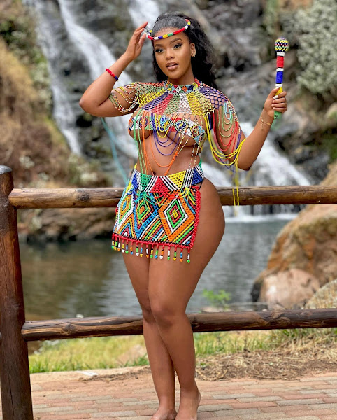 mhofela_mhofu's tweet photo. South Africans must know that Heritage Day CANNOT just be about dressing like this. Heritage MUST also be about LAND. There is no better Heritage than owning your own land. Dressing in these beads means nothing without land. https://t.co/ncKJykuZes