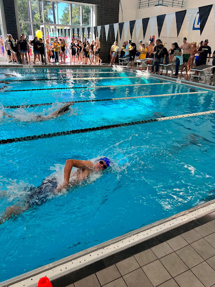 🗣️Junior Sam Jordan with 2 personal best times in 50 and 100 freestyle at the Socastee Invitational.