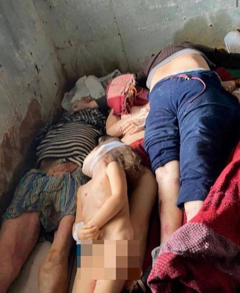 Keatingesque's tweet photo. @rogerwaters @guardiannews @gaz_krakowska Can’t fathom how @rogerwaters can sleep at night. Which country is murdering civilians en mass? Not Ukraine. You have well and truly shit in your nest haven’t you! https://t.co/W4zG8IYUKW