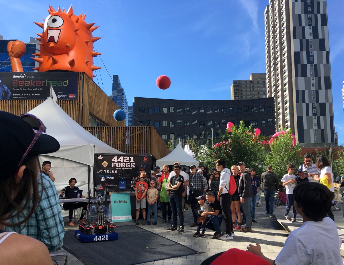 mghooi's tweet photo. @StrngLilPlanet @Beakerhead @4421Forge @FIRSTRoboticsAB ❤️❤️So cool https://t.co/cMGYV2AUAf