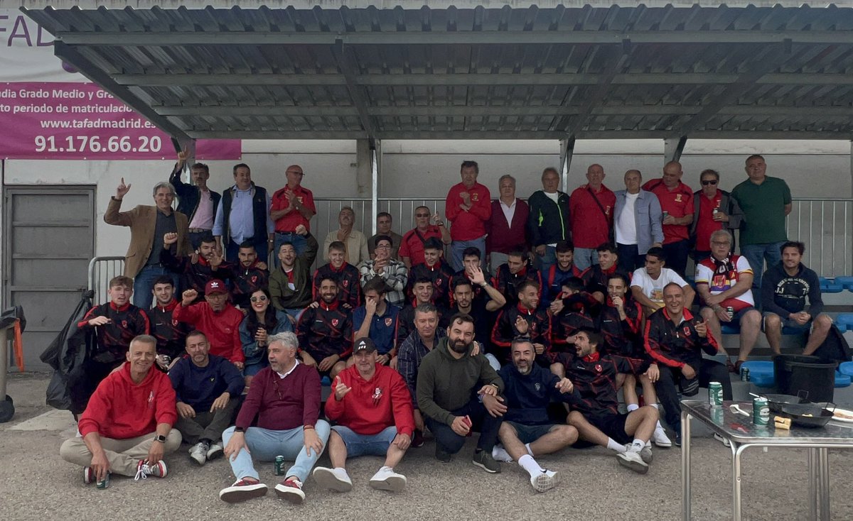 Unión entre la afición y el equipo . 
#aupatorrejon 
#losquenuncafallan 
#vivecadapartidocomounafinal
<a href="/ContigoTorrejon/">SiempreContigoTorrejón</a>