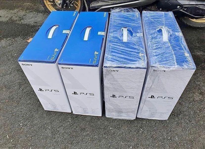 Hoopss's tweet image. Four people who like this tweet will win a PS5. Must be following