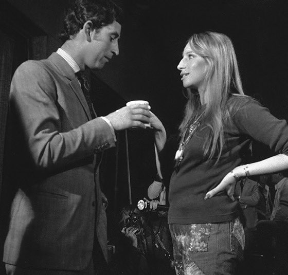 BaronessBruck's tweet photo. Just because‼️😉🔍☕️ [Warner Bros. studio, Los Angeles, 1974] #Barbra #YoungCharles #OneTea https://t.co/kh4fvB8oUe