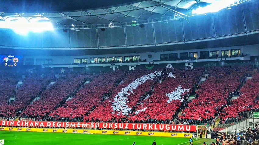 PAÇAVRA SALLAYAN FİSTANLISINDAN, KENTİNİN KULÜBÜNÜ YALNIZ BIRAKAN KRAVATLISINA; BİZLER VAROLDUKÇA, SİZLER KAHROLACAKSINIZ.