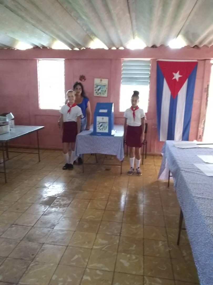 MixtoAbel1's tweet photo. #YoVoteSí por nuestro #CódigoDeLasFamilias https://t.co/B6OOwytmli