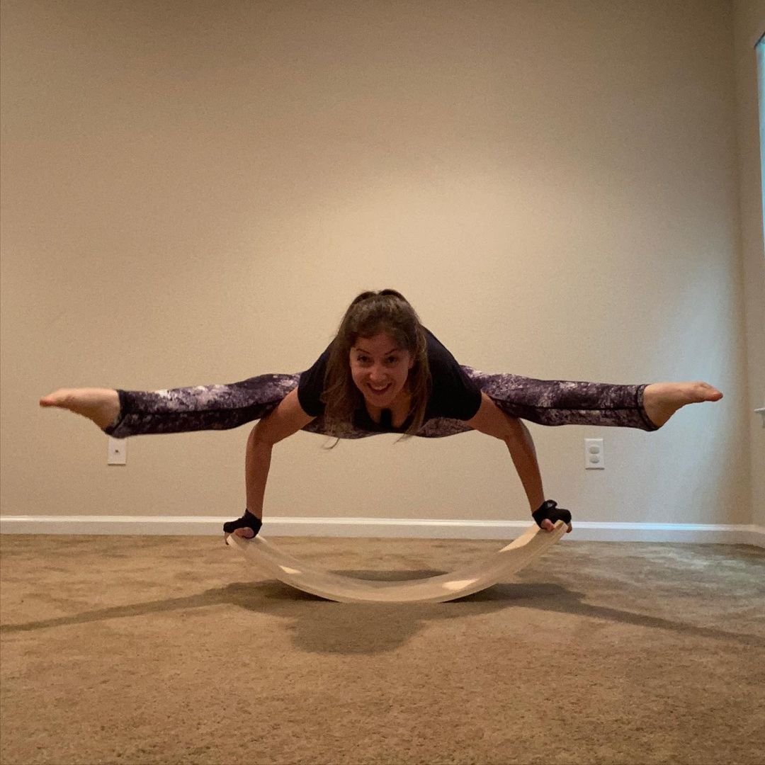 hanafitmedia's tweet photo. 🔗 View More >> https://t.co/cAgacugZrZ
------
#asana #balancepose #bionic_yogi #creativeyoga #fireflypose #funfitness #makingshapes #sisterhood #tittibhasana #Yoga #YogaInstagram #yogaeveryday #yogaprop https://t.co/W7M2jZCdTZ