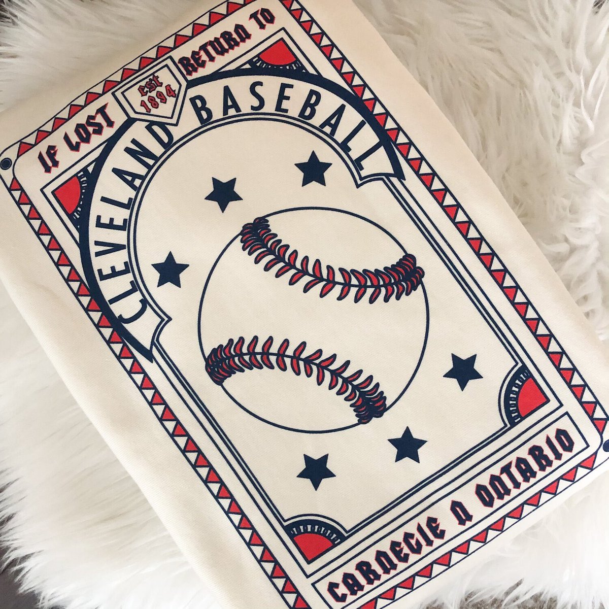 So excited for Fall Baseball!!! Giving away a $100 gift card to EmilyRoggenburk.com RT to enter!! 

+ use code CHILLY for 20% off everything!!! 🍂⚾️🍂⚾️