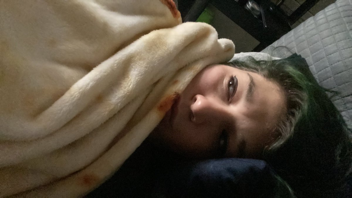 WanderinTaters's tweet photo. @courtneyrsexton Napped. Trying to figure out what to do with my afternoon… other than laying in bed and eating brownies… #FemaleProbs https://t.co/6XLj60vMkr