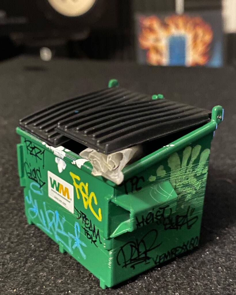 Nac1rock's tweet photo. Sunday funday, mini dumpsters Berkeley in the 90’s style FSC KTD Crew style. Big up to the crew👑🫡
#NacOne #mini #graff #berkeley #writers https://t.co/3W1kUWSO0J