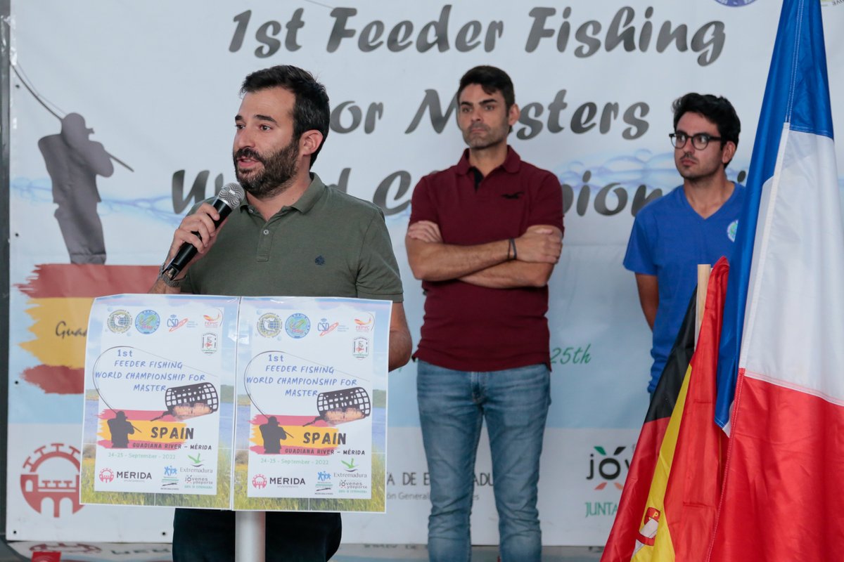 ayto_merida's tweet photo. 🐟 El delegado de deportes @felipegonmar asiste, en IFEME, a la entrega de trofeos del Campeonato del Mundo Agua-dulce Cebador Master @FEPyC @DeExtremena https://t.co/zOyx6MpasN