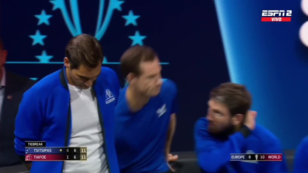 ESPNtenis's tweet photo. La reacción de Roger en el match point perdido por Tsitsipas. 🫣

#ESPNenStarPlus ▶️ https://t.co/2JXnOCKRII https://t.co/anhCqHVwal