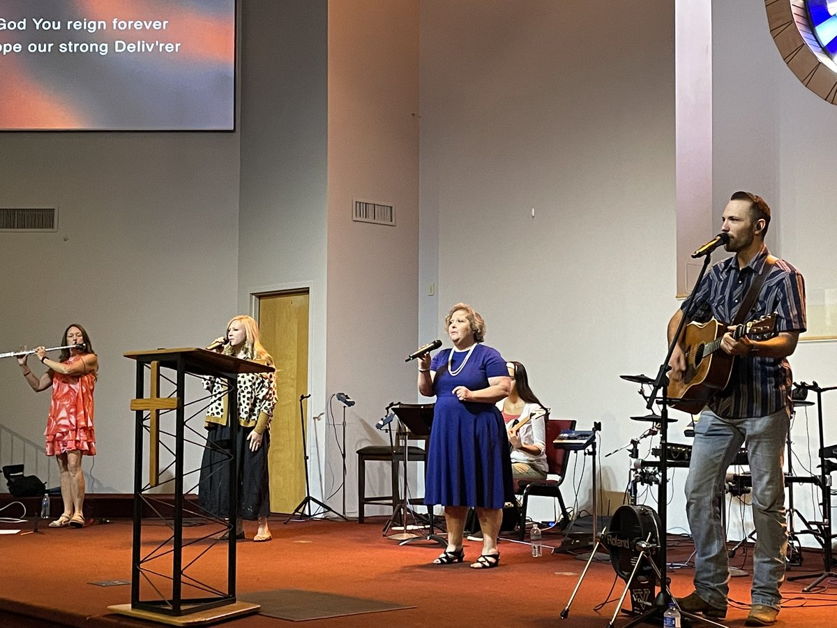 RobHPatterson's tweet photo. Back @ Immanuel Glasgow this morning and praying for unprecedented move of God as they commit themselves to praying & helping their friends find Jesus #WhosYourOne #takeupyourcornerofthemat https://t.co/0h1wgMGgqL