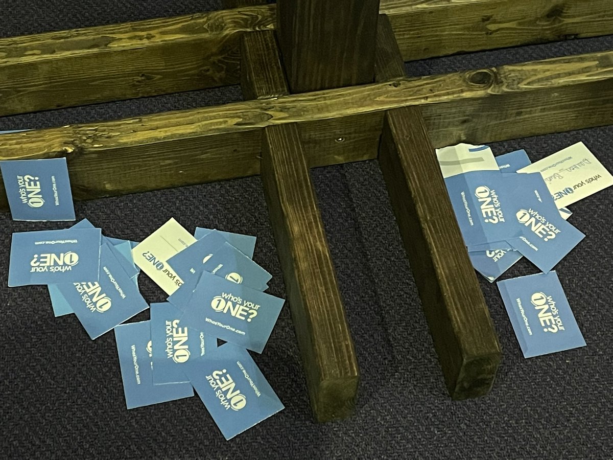 RobHPatterson's tweet photo. Back @ Immanuel Glasgow this morning and praying for unprecedented move of God as they commit themselves to praying & helping their friends find Jesus #WhosYourOne #takeupyourcornerofthemat https://t.co/0h1wgMGgqL