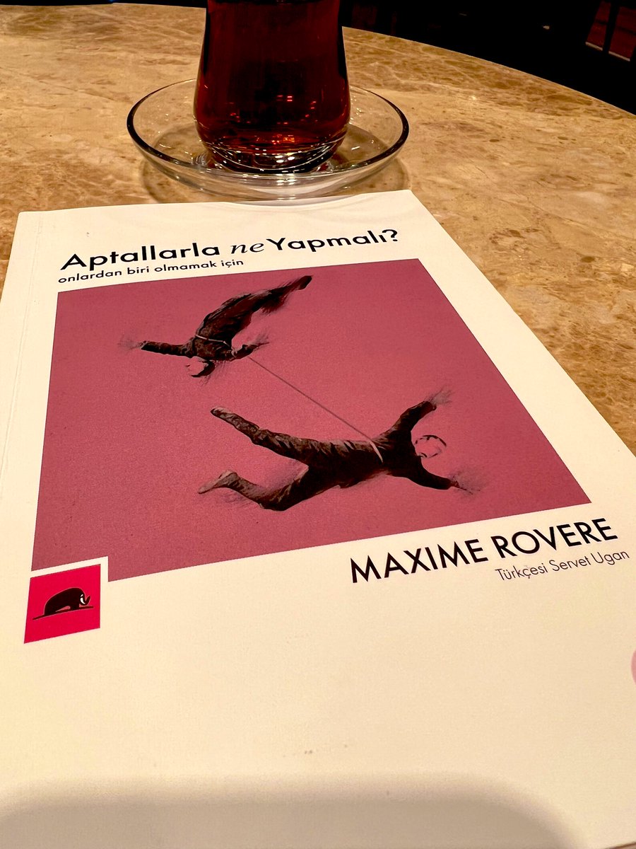 Aptal kimdir? ‘Başkalarına saygı göstermeyip birlikte yaşamanın koşullarını ortadan kaldıran kişi’dir. ‘Parasıyla her şeyi yapabileceğini sanan’ züppedir. Kamusal alanda bağıra çağıra konuşan, başkasının hakkını gaspeden, sınır bilmeyen, ‘insanlığımıza meydan okuyan’ kişidir.