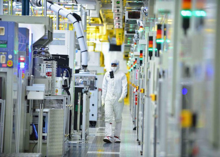 ElettronicaMer2's tweet photo. Forse già domani l’annuncio dell’accordo con @intel  per l’apertura della fabbrica di #packaging avanzato che sorgerà nel comune di #Vigasio, in #Veneto. https://t.co/Oi0XQ5vHBq https://t.co/R2R6y8lHFP