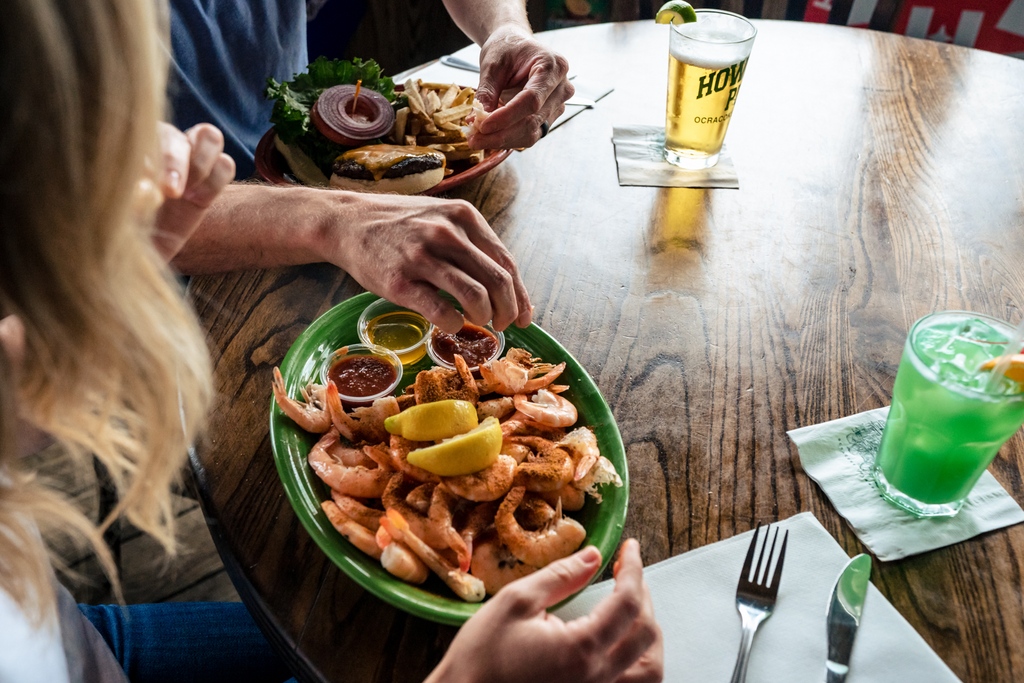 ocracokevillage's tweet photo. Looking for places to eat on Ocracoke? We've got you covered https://t.co/g3YvpcHVWe
#visitocracokenc #visitnc #ocracoke #outerbanks #obx #nc #northcarolina #eatlocal #howardspub #shrimp https://t.co/Aqf4OGKVZE