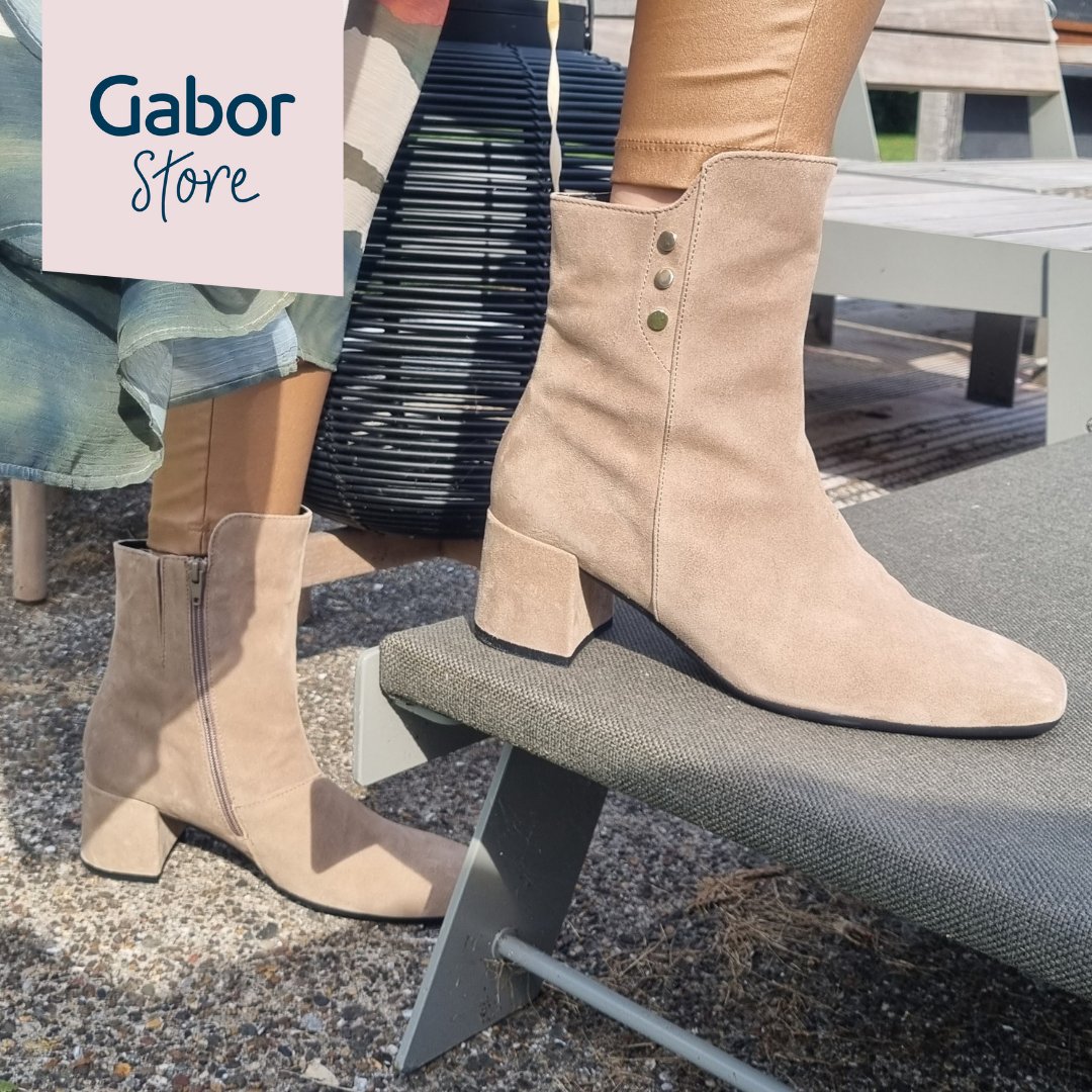 gaborstore's tweet photo. SIERLIJKE ENKELLAARZEN 

De #beige #enkellaarsjes bestaan uit zacht #velours. 👉 https://t.co/myHAZUw3Zb

Shop ze! 😍

#GaborStore #HW2022 #najaar #najaarscollectie2022 #schoenencollectie #beige #lichtetinten #enkellaars https://t.co/SKHj1COAeu