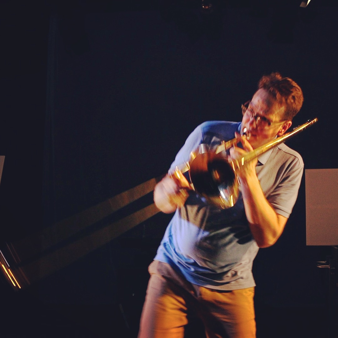 Trombone! Contortion! Interpretative dance! It's all in 'Oh! Suburbia!', <a href="/BobKarper/">Bob Karper</a>'s unique and hugely entertaining interrogation of his suburban upbringing. One week left to see this <a href="/pubtheatres1/">LondonPubTheatres</a>-nominated show at the Hope: bit.ly/3L5UdUV #OhSuburbia #HopeAutumn