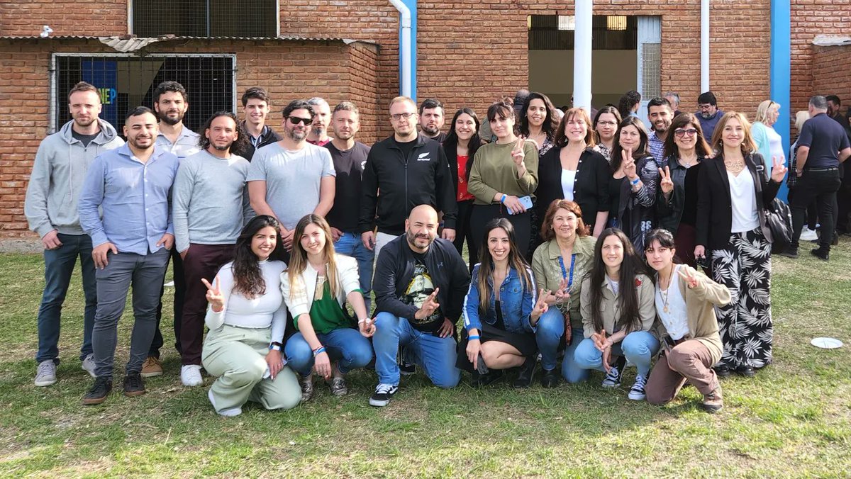 CC25defebrero's tweet photo. Ayer estuvimos acompañando la Peña de Militancia del @NEParticipacion que se realizó con el compañero Juan Manuel Olmos y el Jefe de Gabinete @JuanManzurOK

¡Hermoso encuentro entre compañerxs! ✌🏽 https://t.co/HTmaOs53qn