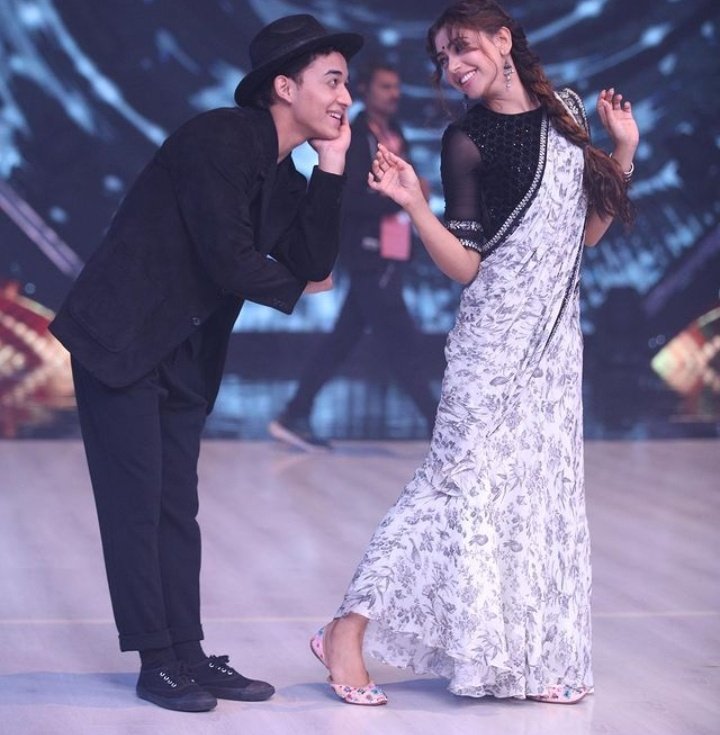 Muzzammilthakur's tweet photo. Kiski Performance Aap Ko Zyada Fire 🔥 Lagi? 

Like ---- #RubinaDiIaik ❤
Retweet ---- #NitiTaylor 🔁

#JhalakDikhhlaJaa10 #biggboss16 #MadhuriDixit #KaranJohar #NoraFatehi #manishpaul https://t.co/ANYlc24Qhl
