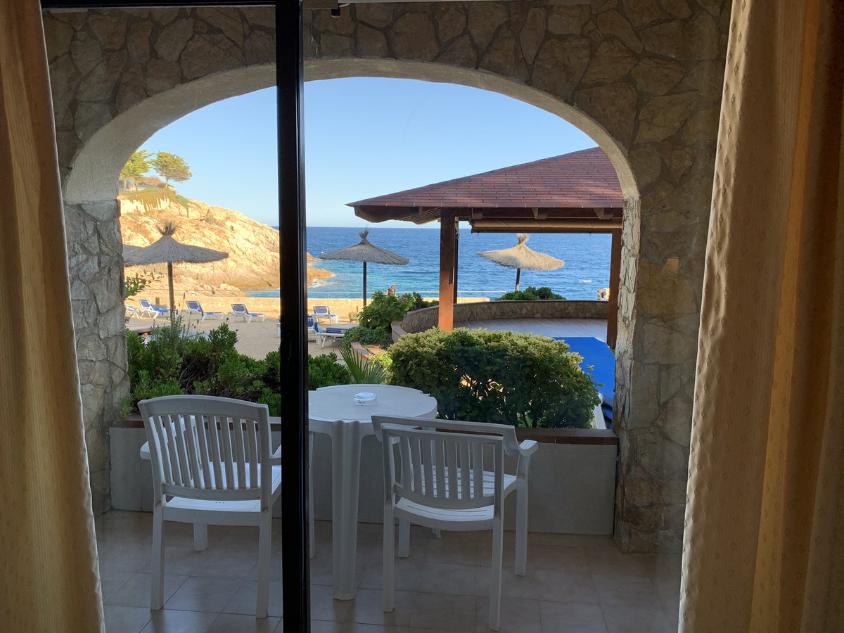 Very happy to attend the On-Surface Synthesis International Workshop #OSS22 in Sant Felix, Spain! Beautiful place, nice hotel, and lots of great talks and posters to expect in the following week!