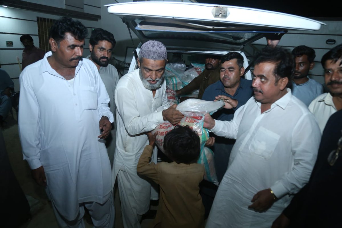 ZounrAsad's tweet photo. #UpdatePs63 (25/9/22)
On the instructions of Information Minister Sindh @sharjeelinam the distribution of ration to the rain and flood affected families in #Village #Rahimabad Detha Station constituency by #InamFoundation is continuing.
@BBhuttoZardari
@AseefaBZ
@rawalsharjeel https://t.co/v5OeEikbzJ