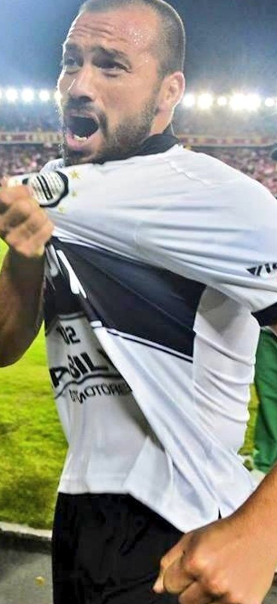 NathalyFDC's tweet photo. "OLIMPIA es su gente.. El olimpista empuja, NO puede ser segundo.. Por que ESA es su historia" ⭐
#ElÚltimoGranCapitán #CHP13 #Leyendas
@elClubOlimpia https://t.co/370Eb0JFDu