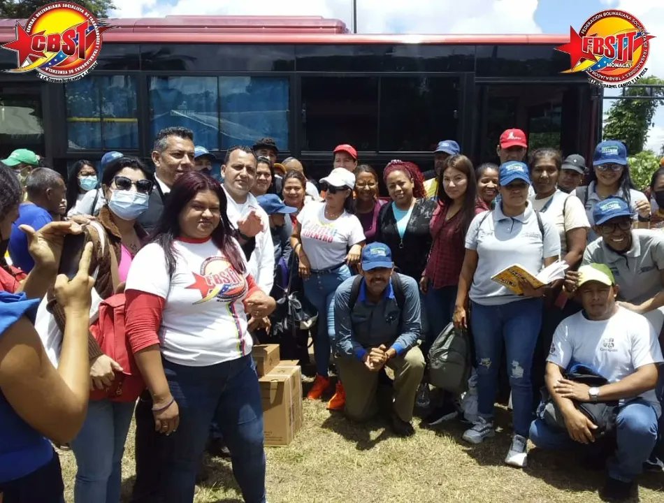 #25Sep Parte de nuestro equipo acompañó a la Secretaria de Desarrollo Social en el Plan de Amor y Atención de las víctimas del bloqueó económico en el Crucero del Caro del municipio Aguasay. 
Seguimos trabajando. 
<a href="/wgolindanopsuv/">Wgolindanopsuv</a>
<a href="/WillsRangelCBST/">Wills Rangel PDVSA CBST FUTPV</a>
<a href="/cbolivariana/">Central Bolivariana CBST</a>
<a href="/NicolasMaduro/">Nicolás Maduro</a>
