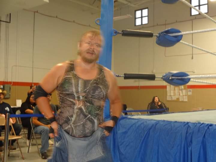 bobbyjoeblack's tweet photo. I had the privilege of wrestling derek stone last night at @TrailblazerGold I put up a good fight but he ultimately beat and on top of all that he broke my bibs what a mean guy #prowrestling #indiewrestling #goodfight #camo https://t.co/1x544HFTLn