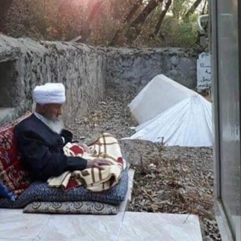ssaqqar's tweet photo. عاش 97 عاماً 
يقول لا أذكر أني صليت فريضة إلا في جماعة. 
حافظ على قيام الليل وصيام الأيام البيض والاثنين والخميس  
حفر قبره وجعل له وردا من القرآن يقرأه في القبر لكل يوم  
حسين سيسمي الكردي الشافعي https://t.co/PJ6tsSqNOo