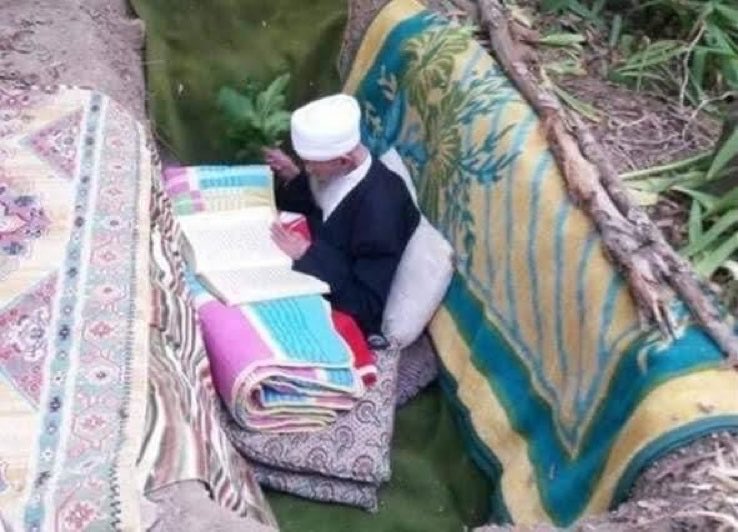 ssaqqar's tweet photo. عاش 97 عاماً 
يقول لا أذكر أني صليت فريضة إلا في جماعة. 
حافظ على قيام الليل وصيام الأيام البيض والاثنين والخميس  
حفر قبره وجعل له وردا من القرآن يقرأه في القبر لكل يوم  
حسين سيسمي الكردي الشافعي https://t.co/PJ6tsSqNOo