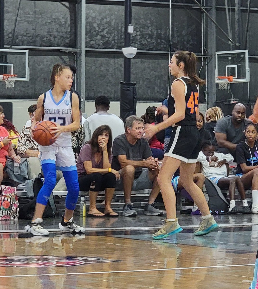 CghrMedia's tweet photo. π #CGHRMedia
#GatersFallInvitational
@LadyGatersBB 2028
VS
@CarolinaEliteBB 2028
This game is #Loaded with the Future of #NC Prospects....
#DaFuture
#NCBallers
#CarolinaGirlsHoopsReport https://t.co/aFoXXnW77k