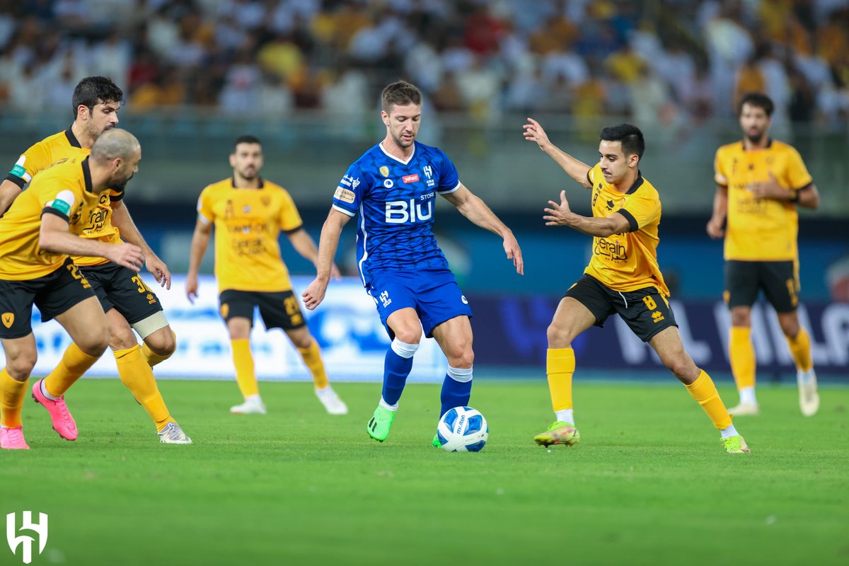 Alhilal_FC's tweet photo. ⏰ نهاية الشوط الأول من مباراة اعتزال نواف الخالدي

#الهلال_القادسية_الكويتي https://t.co/qnYGIvU1Qq