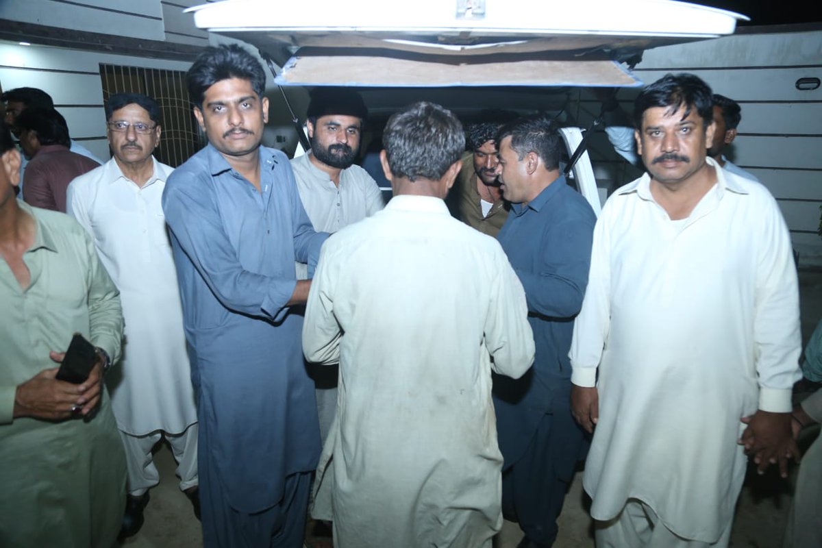 ZounrAsad's tweet photo. #UpdatePs63 (25/9/22)
On the instructions of Information Minister Sindh @sharjeelinam the distribution of ration to the rain and flood affected families in #Village #Rahimabad Detha Station constituency by #InamFoundation is continuing.
@BBhuttoZardari
@AseefaBZ
@rawalsharjeel https://t.co/hPDP3eUlYk