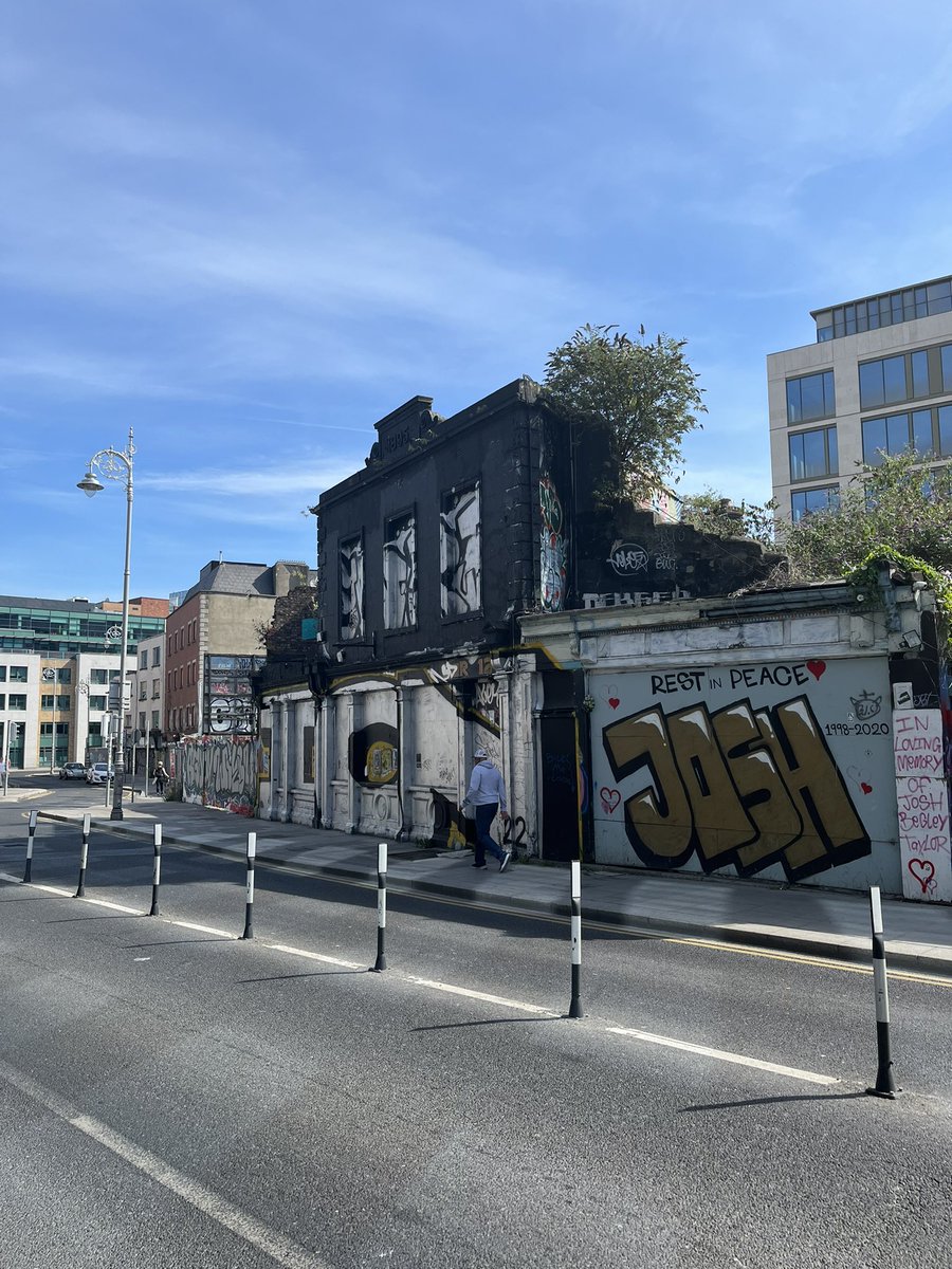 BarryCreed's tweet image. I’ve spent the weekend very deliberately eating &amp;amp; shopping as local as I possibly can.Even in a relatively affluent part of Dublin, things are bad on the High Street,we are losing independent retailers who managed through a recession &amp;amp; then Covid. Support them when you can folks