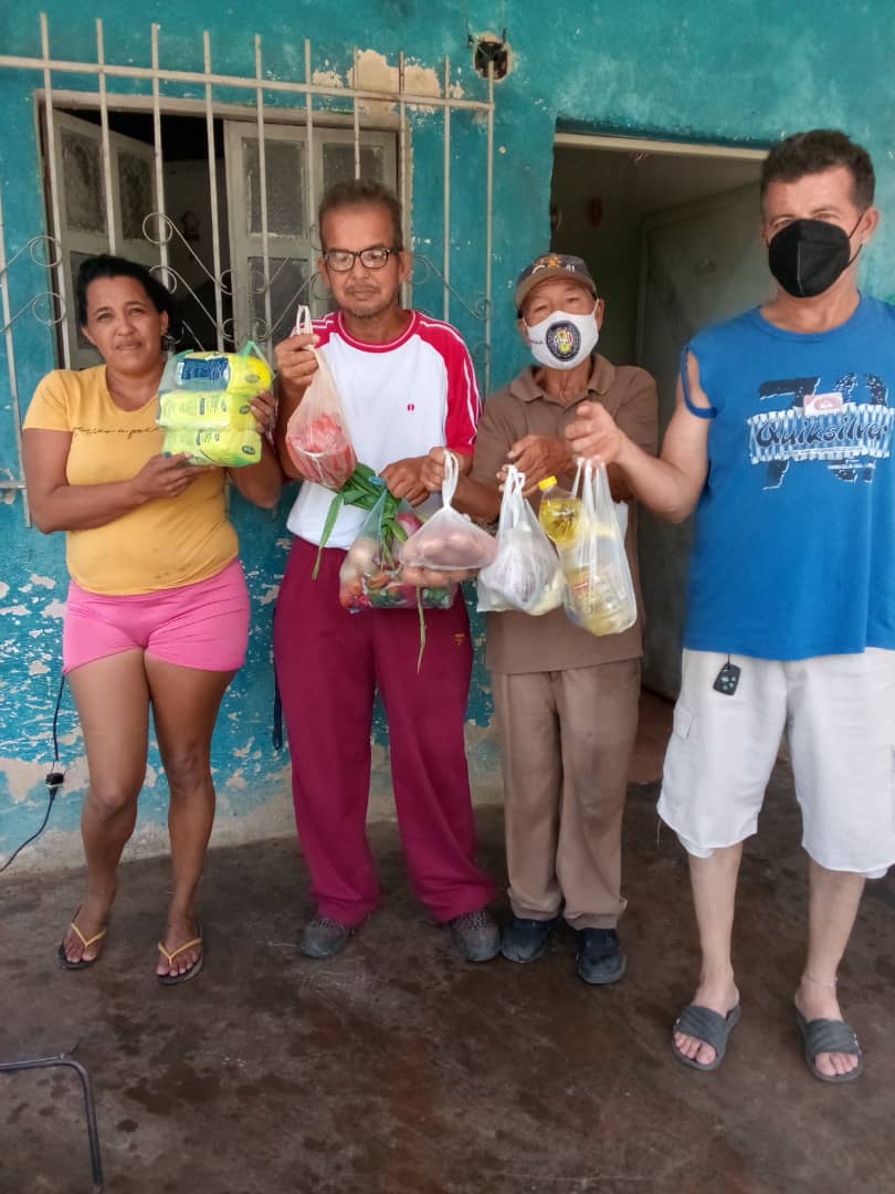MiguelJbass's tweet photo. Hoy Nuestro Equipo de @ADemocratica del @cemadssebastian amaneció en el Sector #Chaparral haciendo entrega de los insumos para la continuidad del Programa Arepas #UnidadasXVenezuela 

Cada uno debe dar según lo que haya decidido en su corazón porque Dios ama al que da con alegría https://t.co/n9Xizr5xRT