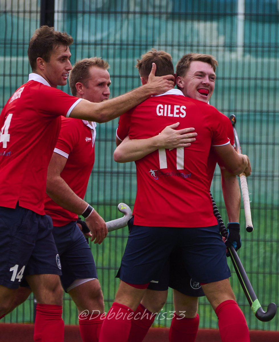 First game of the season and it was a win for <a href="/OxtedHC/">Oxted HC</a> beating <a href="/OfficialBeeHC/">Beeston Hockey Club</a> 2-1. Beeston took an early lead but Lankfer equalized before Chris Webster got a deflection to seal the win. <a href="/EnglandHockey/">England Hockey</a> <a href="/fieldhockeyclub/">Field Hockey Club 🏑</a> <a href="/TheHockeyPaper/">The Hockey Paper</a> <a href="/hockeyWrldNws/">Hockey World News</a>