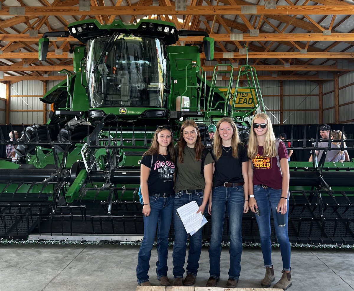 Thanks again to everyone <a href="/OntarioChicken/">Chicken Farmers of Ontario</a> District 7 for supporting LEAF students. Your support opens doors into the Ag word for the next generation. Thank you!