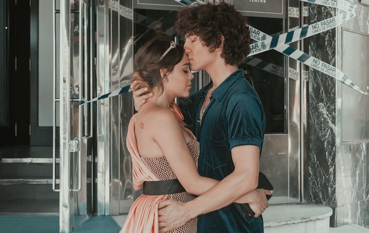 myynilsu's tweet photo. ~Valerio And Lucrecia 
Danna And Jorge ~
#EliteNetflix #Elite #LucreciaValerio #dannapaola #jorgelopez https://t.co/qljpgEdNww