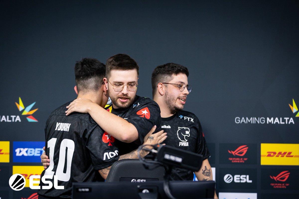 fofuriosos's tweet photo. Um mapa nos separa dos playoffs.

FURIA vs EG começando daqui a pouco pelo último confronto do grupo D da #ESLProLeague em:

https://t.co/jGGGNQGTbU

#DIADEFURIA https://t.co/cd2gbCChyT