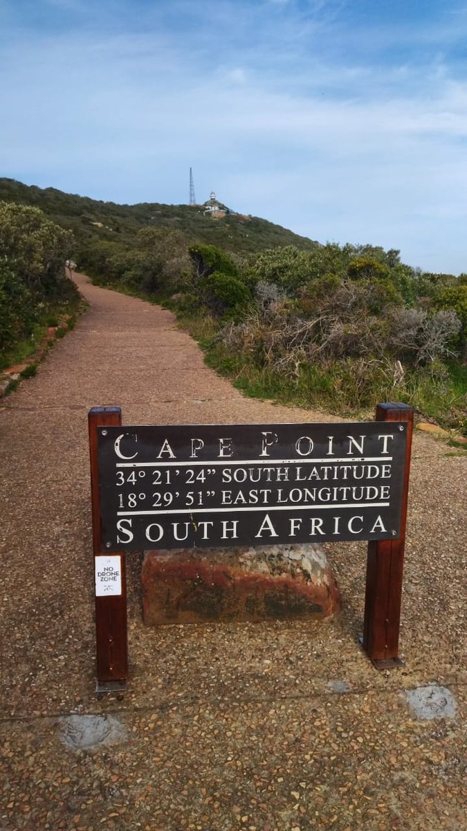 SOLAS_IPO's tweet photo. #SOLAS_ECSD22 excursion to Cape Point visiting Cape Point Global Atmosphere Watch Station. ECS networking event at the SOLAS Open Science Conference 2022. #SOLAS_OSC2022 @Xokashe @DrAsmita_Singh @flyraq @DeschepperInge @dr_rapolaki @CapeTownCB @Wesgro #WhereMeetingsMatter https://t.co/xuRtakfINk