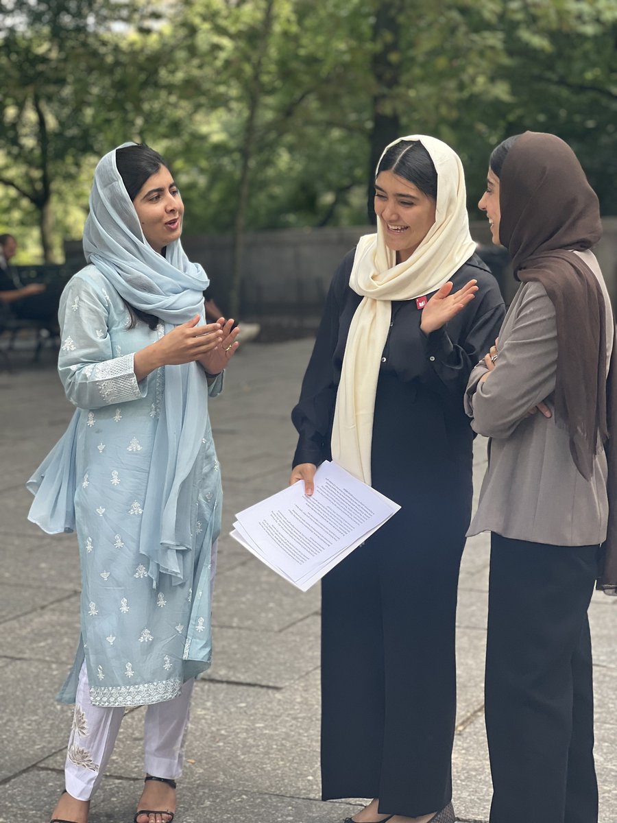 Malala's tweet photo. Last week started @UN with my Afghan sisters @aydin_sahba and @FaruqiSomaya @somayafaruqi, celebrating @vanessa_vash and ended with an amazing performance of @kiterunnerbway. https://t.co/Czz1VcxWVh