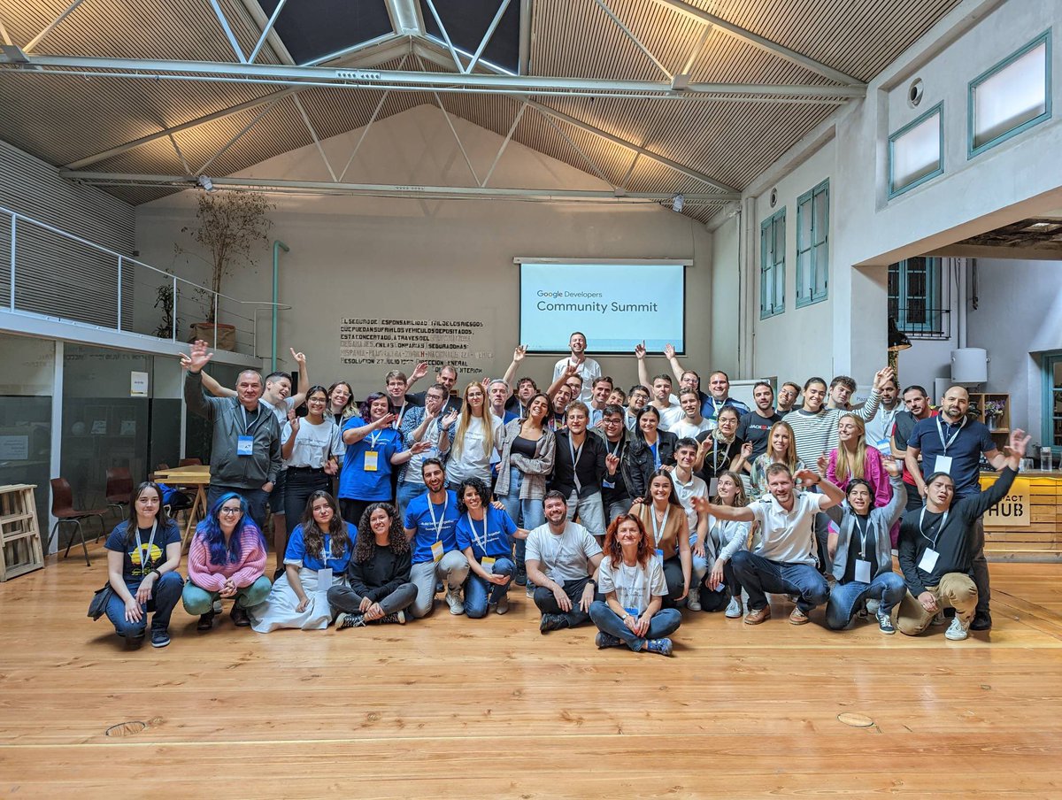 Estos días hemos estado trabajando mucho para traeros cositas. Hemos acabado con el summit de las comunidades de Google en España.
Sienta genial volver a ver a l@s compañer@s después de tanto tiempo 🥰