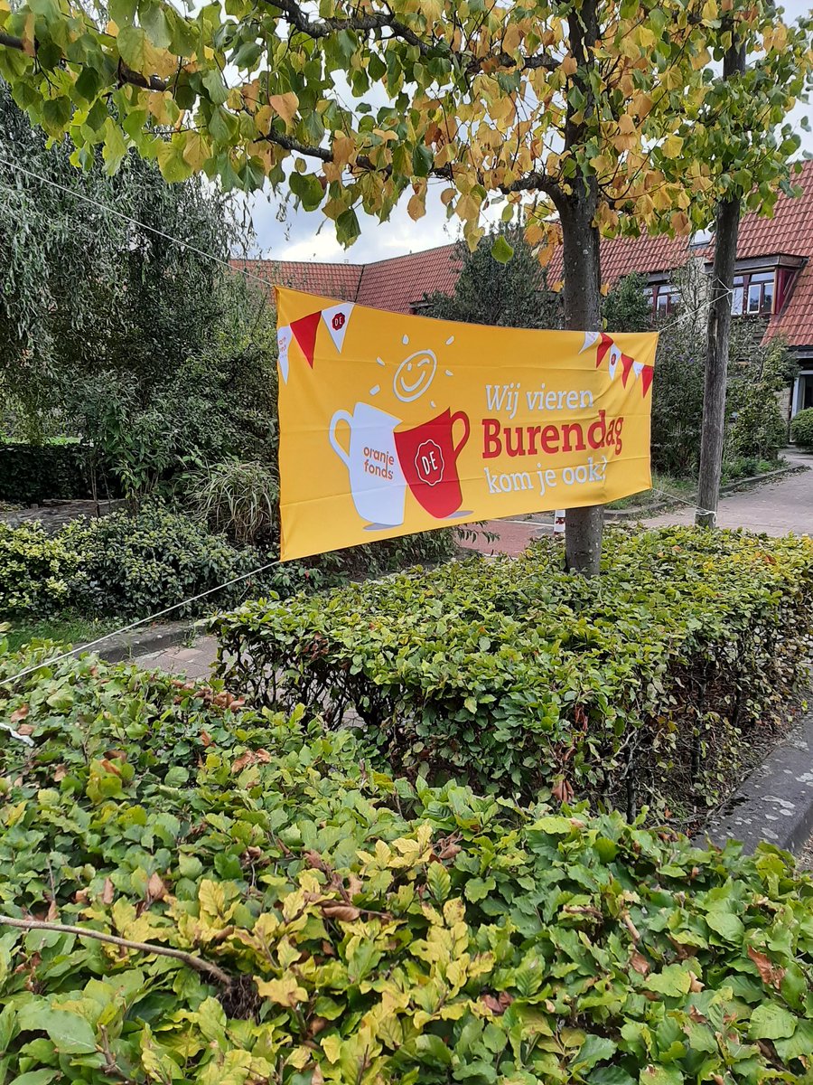 ekru02's tweet photo. @DeMeanderhof @Stadshagen is diverse geveltuinen rijker. Dankzij de actie Stoepgroen op de @burendag2022,  @HolstoTuinen en @naturalbulbs is #groeneloperzwolle langer geworden. 
@zwolle @wijkservicepunt @OranjeFonds https://t.co/EE6PQG36ri