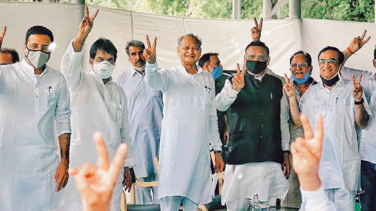 NewsPeti's tweet photo. राजस्थान में बड़ा खेल, गहलोत समर्थक 92 विधायकों ने एक साथ दिया इस्तीफा #RajasthanCM #Rajsthan https://t.co/uwpuD7SaW1 https://t.co/NRvsNRT0BT