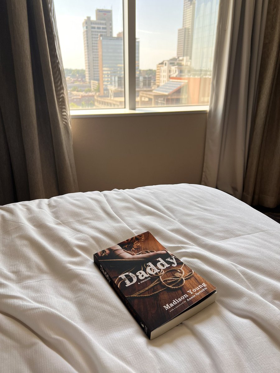 Too hot to go outside 📚