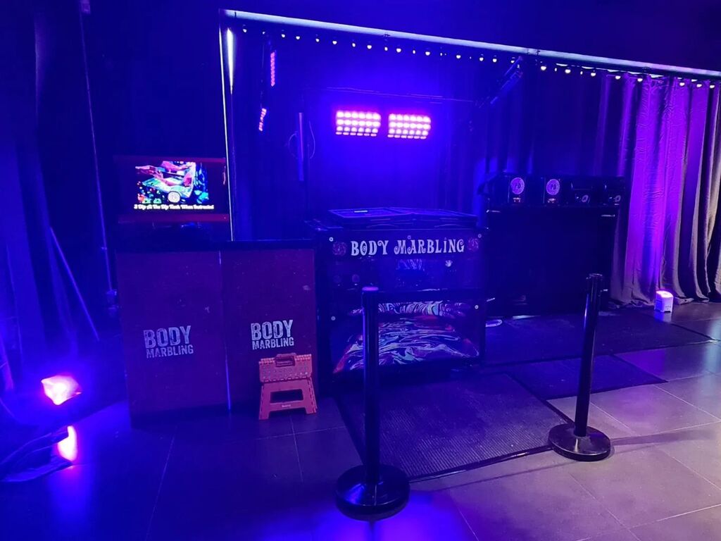 Last night at @theenginerooms_eventspace for a wonderful Batmitzvah #fubl #neonparty #uvevent <a href="/wowowevents/">Wowow Events</a>