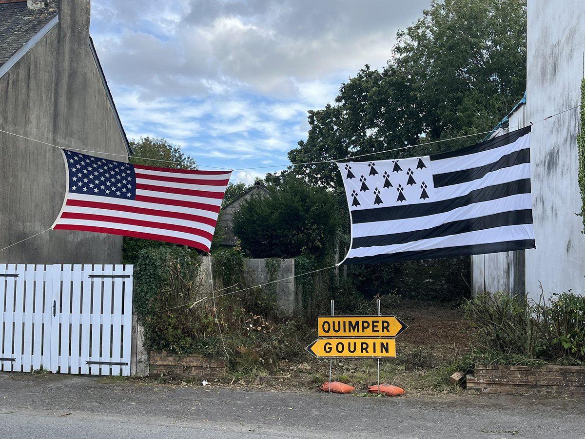 Our flags tell a story 🇺🇸 🤍🖤
#BreizhAmerika