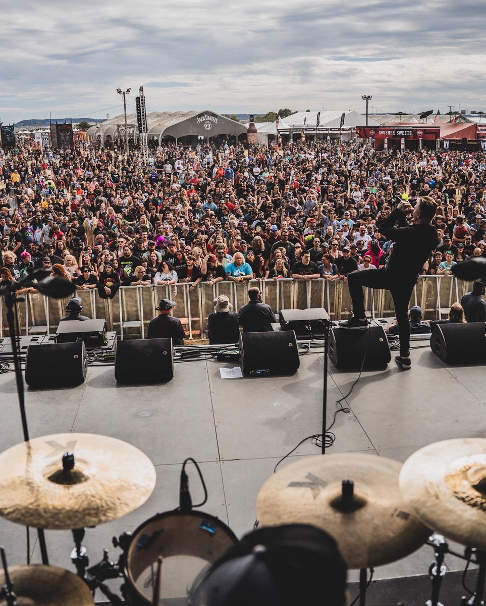 archetypes_ky's tweet photo. Had a blast with my bubs at @LTLFest this weekend. Thanks to everyone who helped made it amazing. 

📷: @jamescoffmann 

#louderthanlife #dwp #spacezebra #archetypescollide #concert #festival #festivals #rock #hardrock #rockmusic #rockfestival #metal #rockandmetal #rockshow #bass https://t.co/hnO28g0yKU
