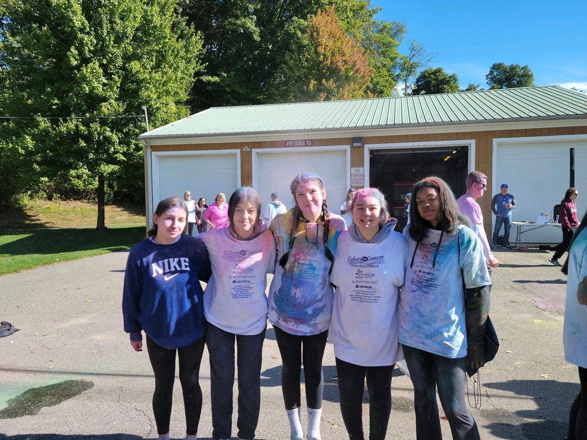 HHSTigerVB's tweet photo. No better way to start the last Saturday of every September but with the Colors 4 Cancer Fun Run/Walk supporting the Joan Knechel Cancer Center at Hackettstown Medical Center! #LTV2022 #SupportJKCC #year12 #keepingitlocal #htownpride @AtlanticHealth @HHSTIGERS https://t.co/AVQD2KMBiO